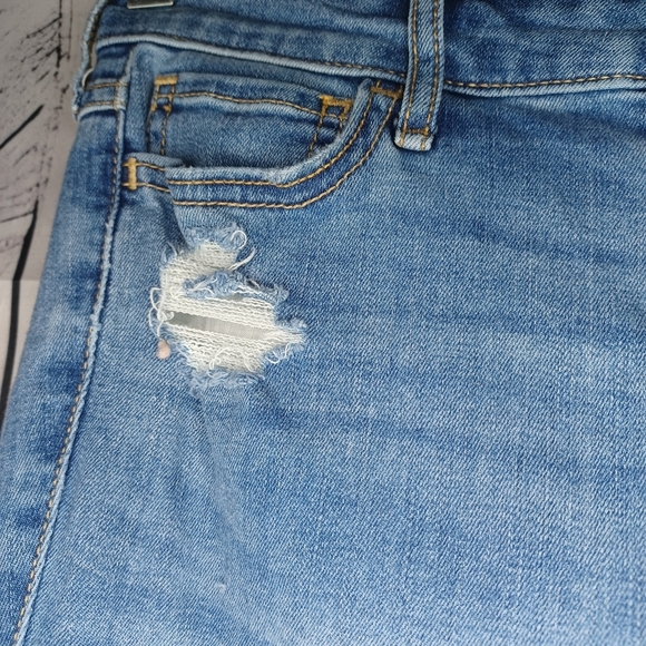 Hollister Distressed High Rise Super skinny crop jeans - Picture 3 of 16